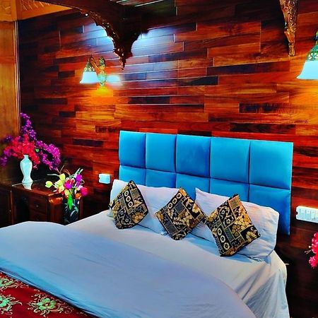 New Lakes Crown Group Of Houseboats Srinagar  Luaran gambar