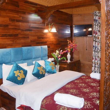 New Lakes Crown Group Of Houseboats Srinagar  Luaran gambar