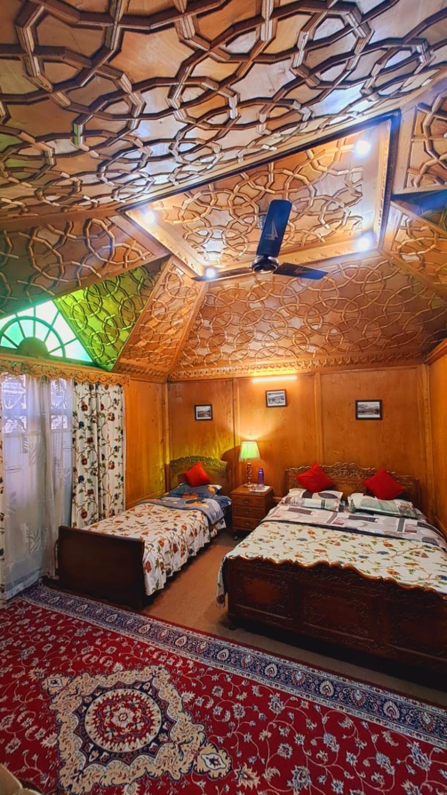 New Lakes Crown Group Of Houseboats Srinagar  Luaran gambar