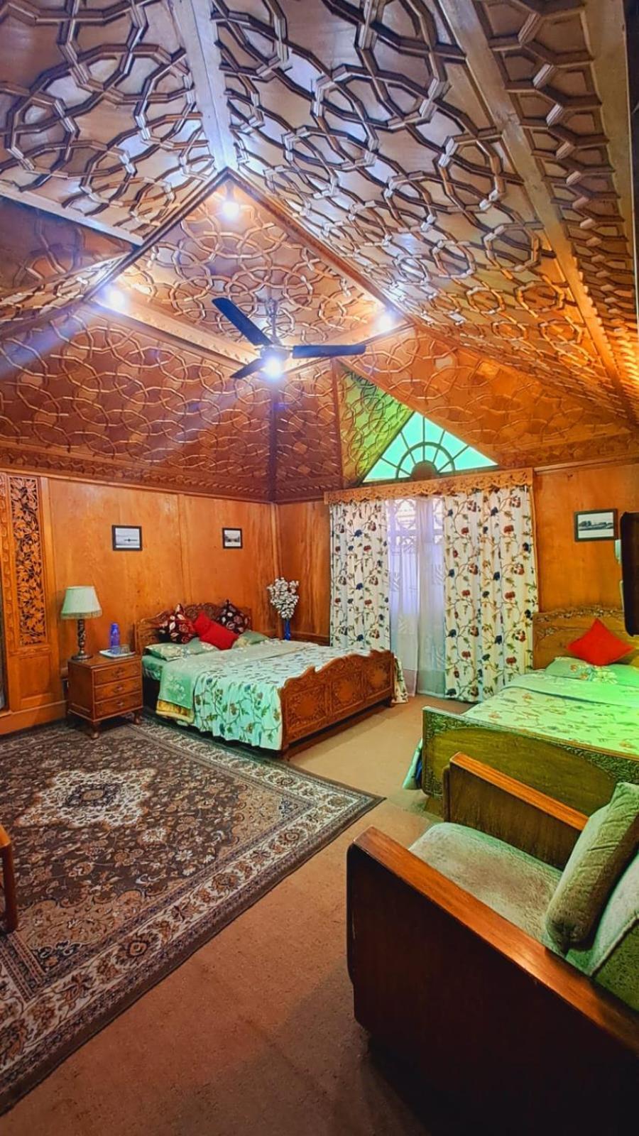 New Lakes Crown Group Of Houseboats Srinagar  Luaran gambar