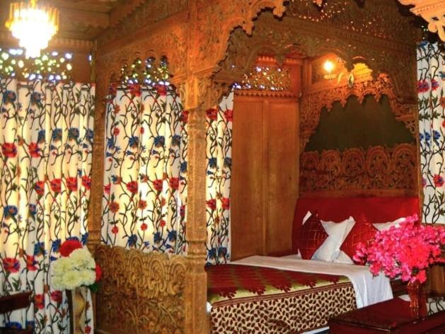 New Lakes Crown Group Of Houseboats Srinagar  Bilik gambar