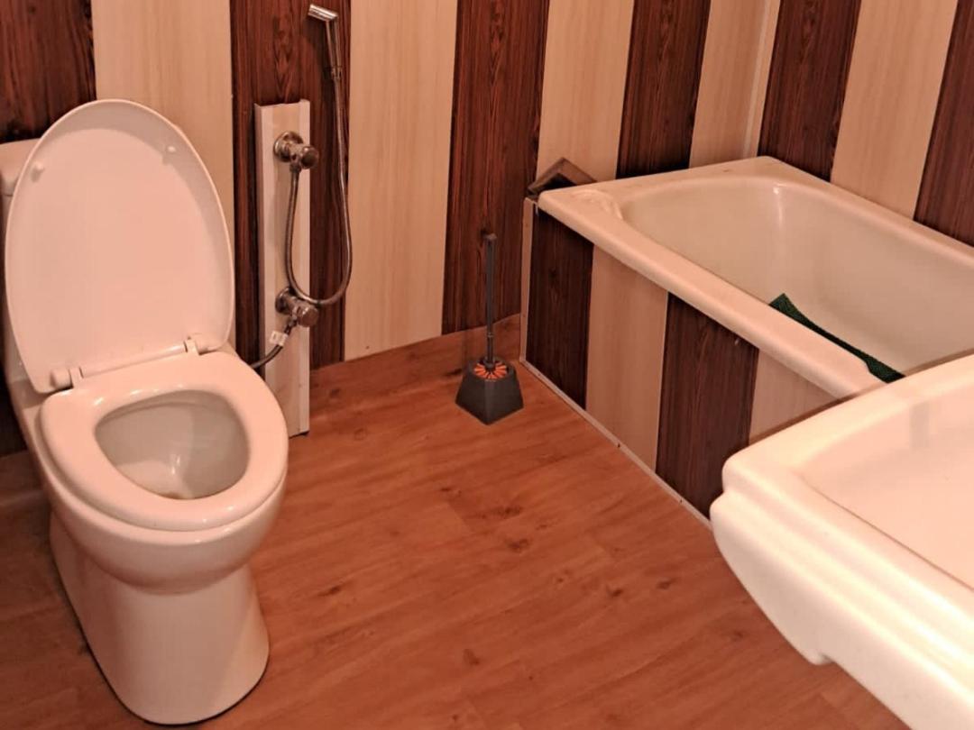 New Lakes Crown Group Of Houseboats Srinagar  Bilik gambar